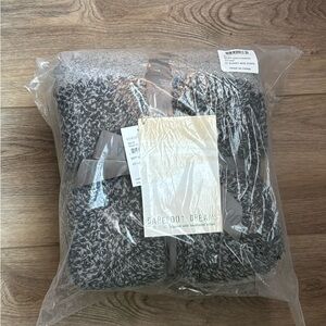 NWT Barefoot Dreams Luxe Heathered Stripe Throw Blanket Warm Gray Carbon